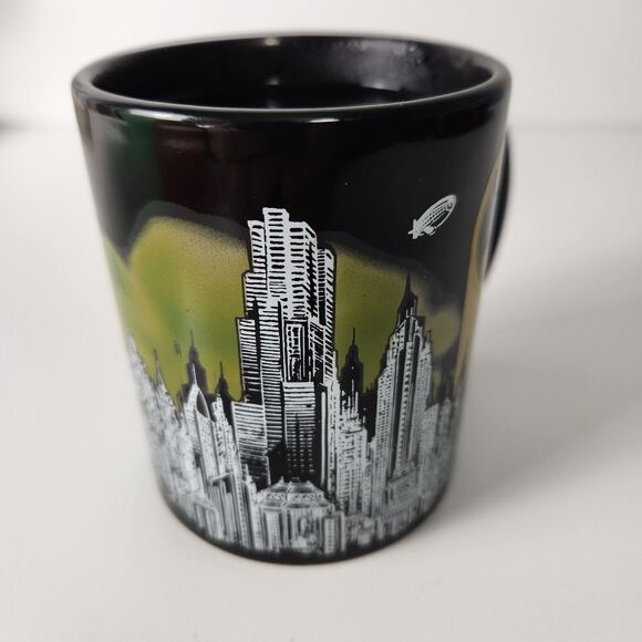 Batman Joker Skyline Color Changing 11 oz Coffee Mug - zak! Designs LOOT CRATE - Picture 2 of 12